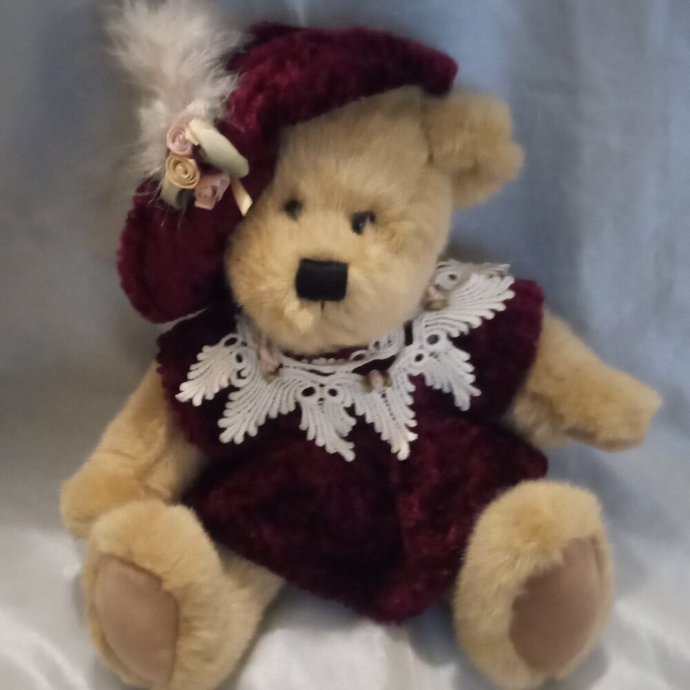 Dan Dee Collector's Choice collectible teddy dressed in hat and feather
